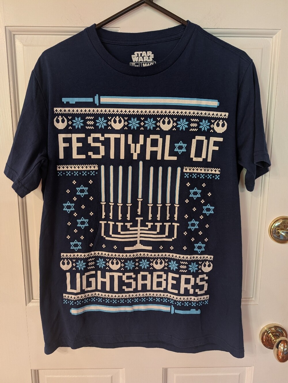 Disney Star Wars Festival of Lightsabers Hanukkah Menorah Men's M Graphic Tee